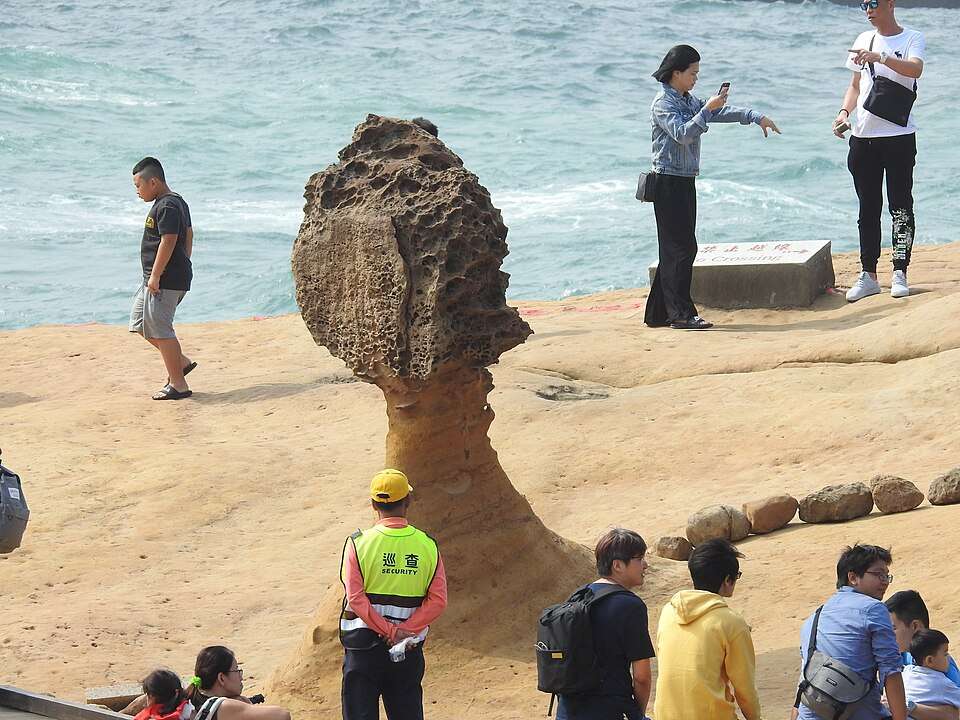 The Queen's Head rock and its visitors, Yehliu Geopark